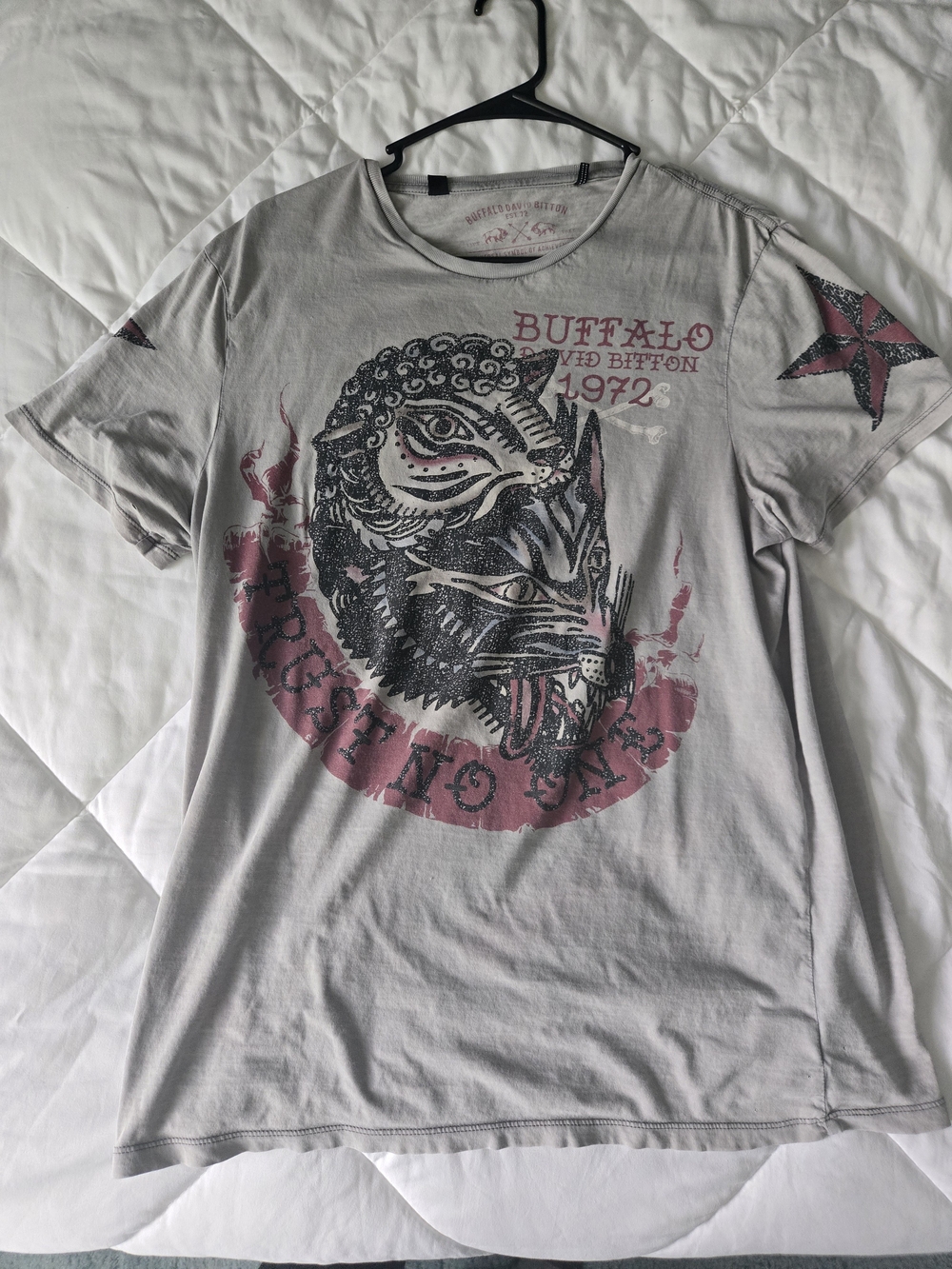Buffalo David Bitton Light Gray Short Sleeve Tee with Maroon Graphic